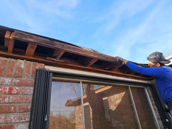 Work at the fascia and roof edge